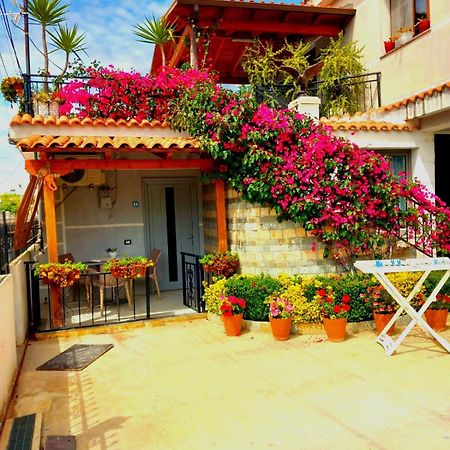 Villa Heljos Apartaments Vlorë Exteriör bild