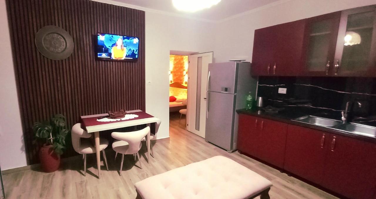 Villa Heljos Apartaments Vlorë Exteriör bild