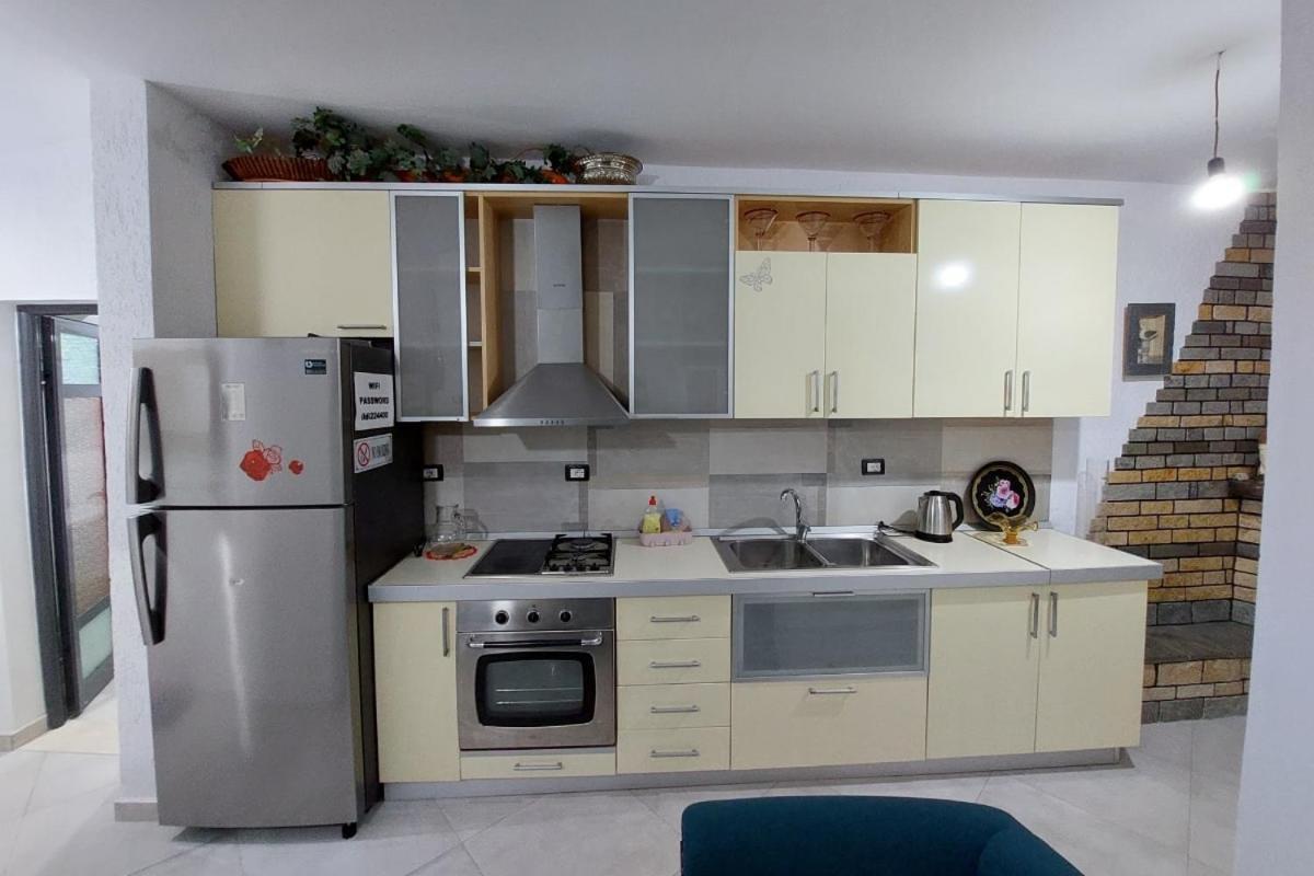 Villa Heljos Apartaments Vlorë Exteriör bild