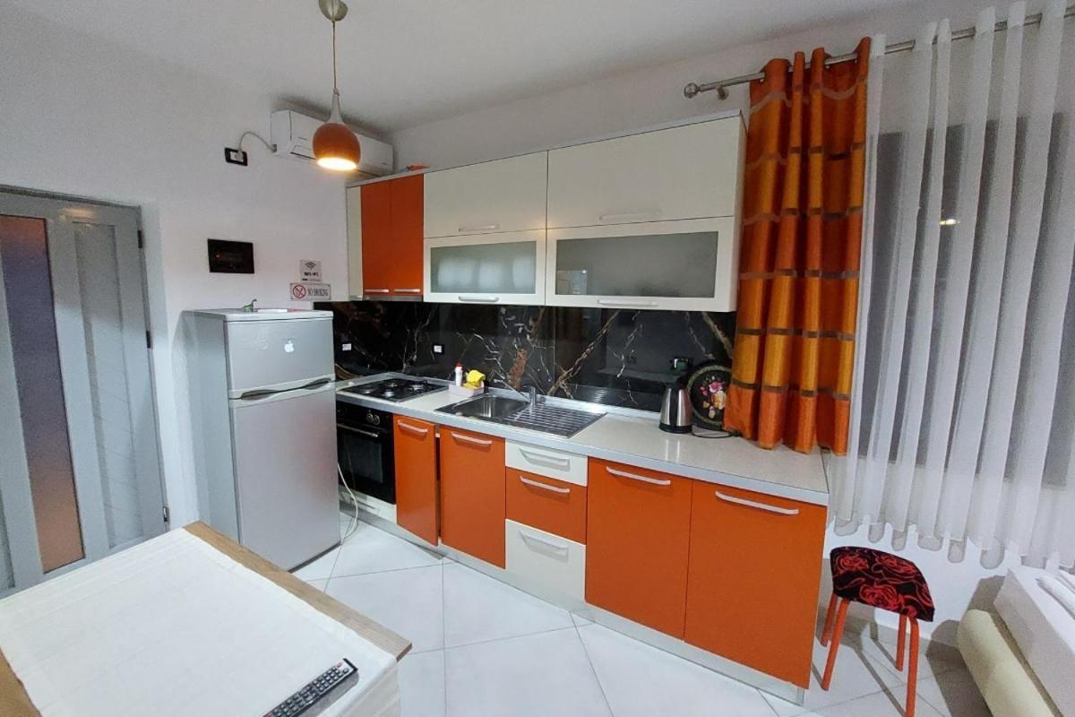 Villa Heljos Apartaments Vlorë Exteriör bild