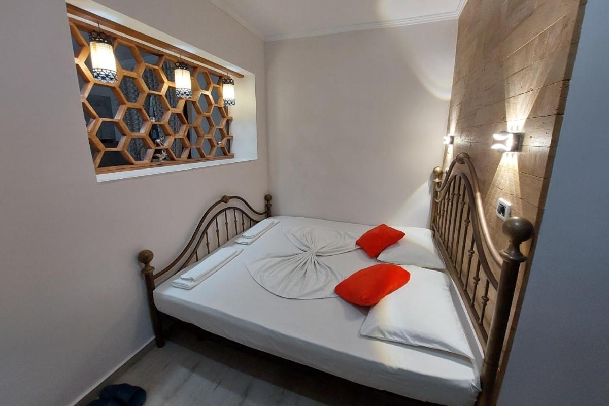 Villa Heljos Apartaments Vlorë Exteriör bild