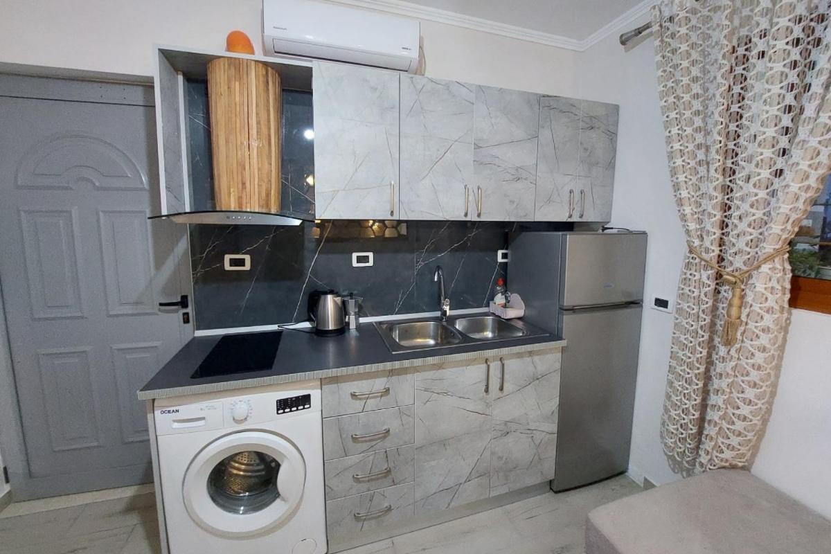 Villa Heljos Apartaments Vlorë Exteriör bild