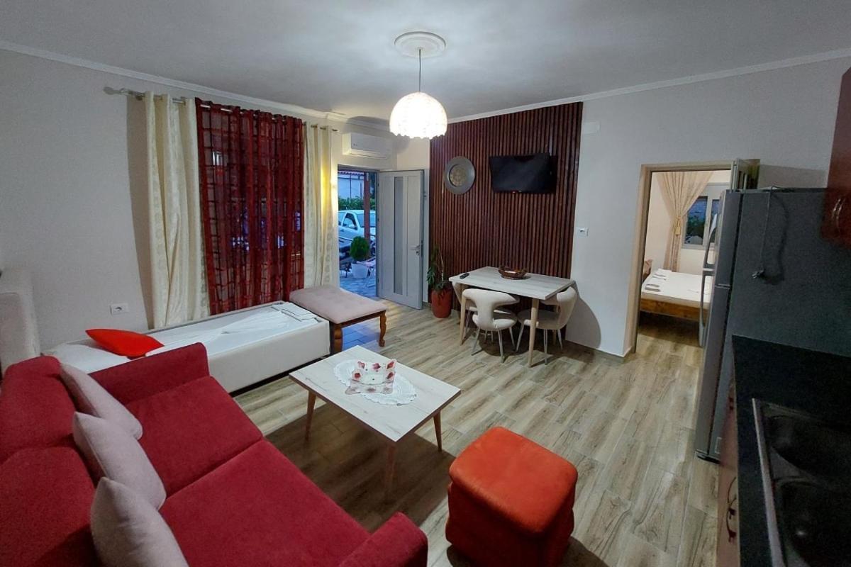 Villa Heljos Apartaments Vlorë Exteriör bild