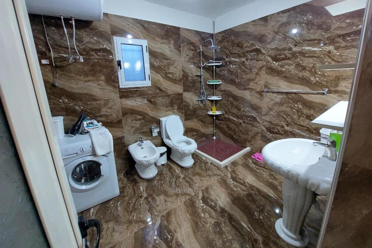 Villa Heljos Apartaments Vlorë Exteriör bild
