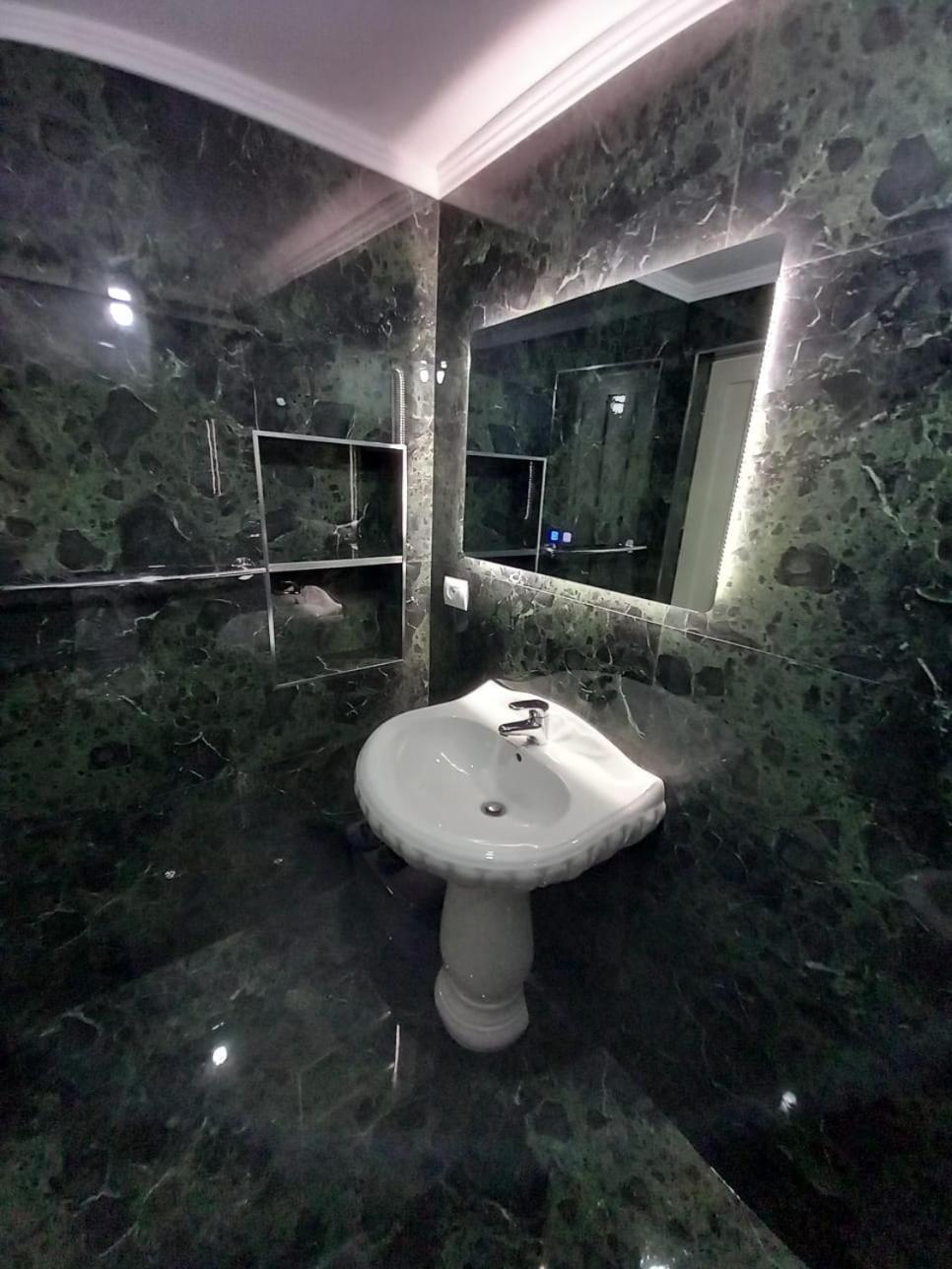 Villa Heljos Apartaments Vlorë Rum bild