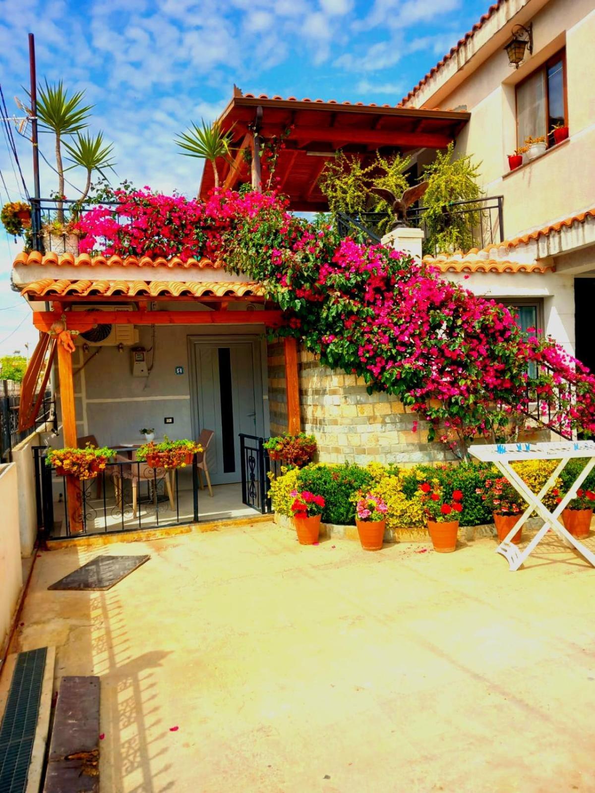 Villa Heljos Apartaments Vlorë Exteriör bild