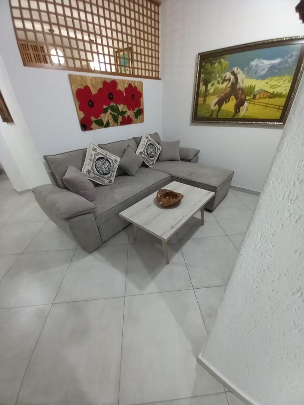 Villa Heljos Apartaments Vlorë Rum bild
