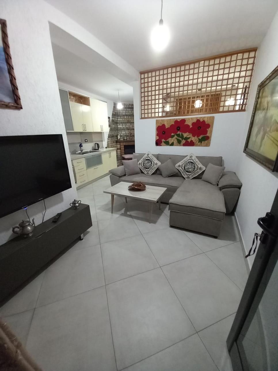 Villa Heljos Apartaments Vlorë Exteriör bild
