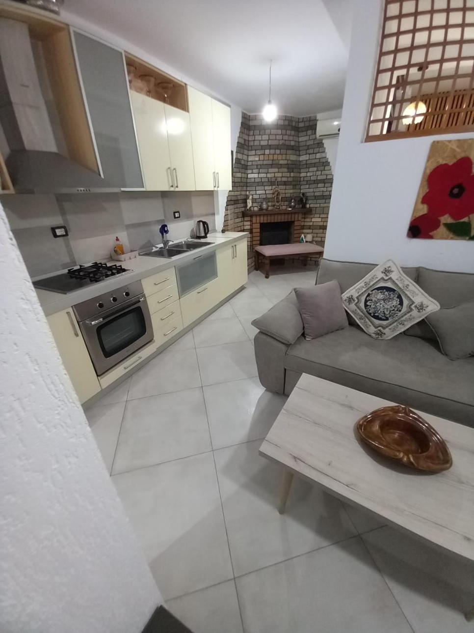 Villa Heljos Apartaments Vlorë Exteriör bild