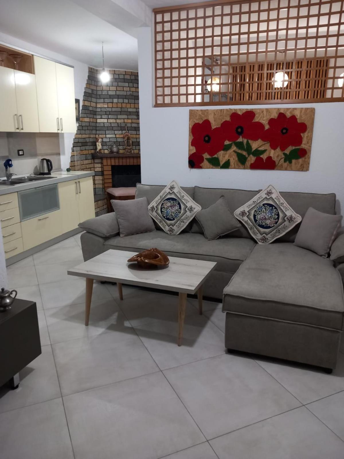 Villa Heljos Apartaments Vlorë Exteriör bild