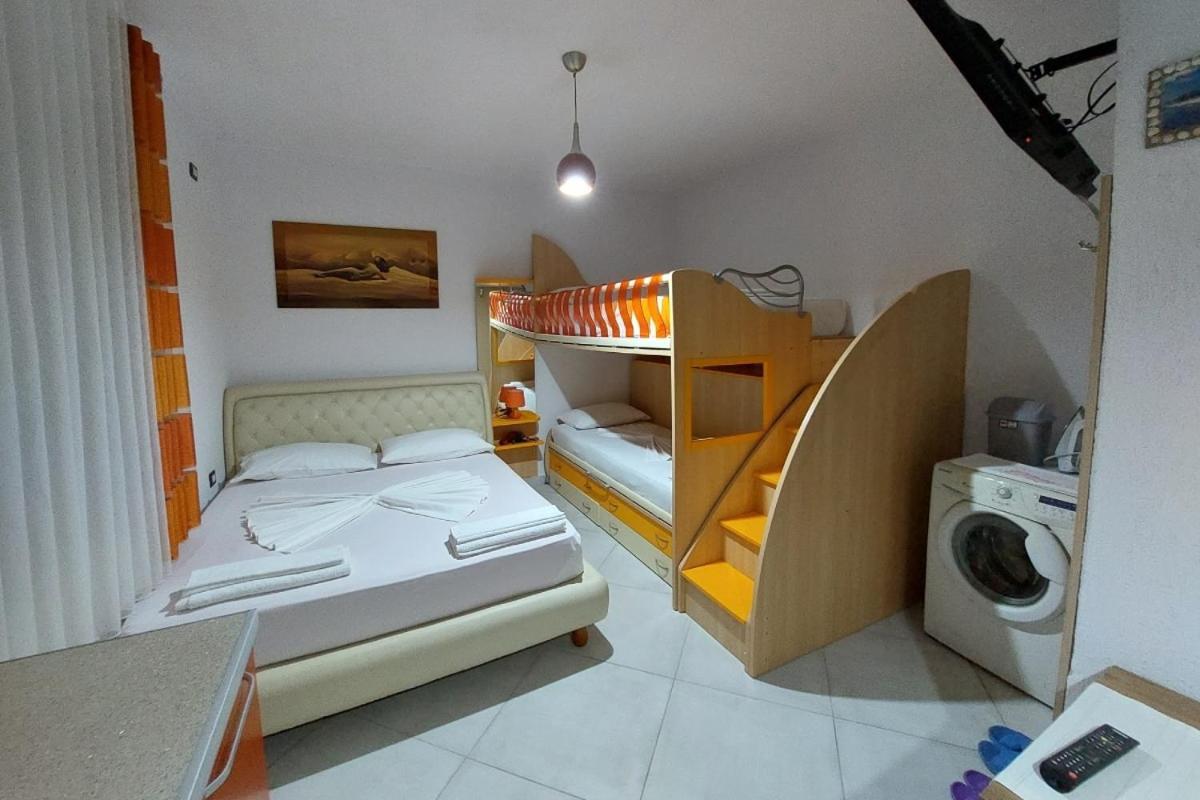 Villa Heljos Apartaments Vlorë Rum bild