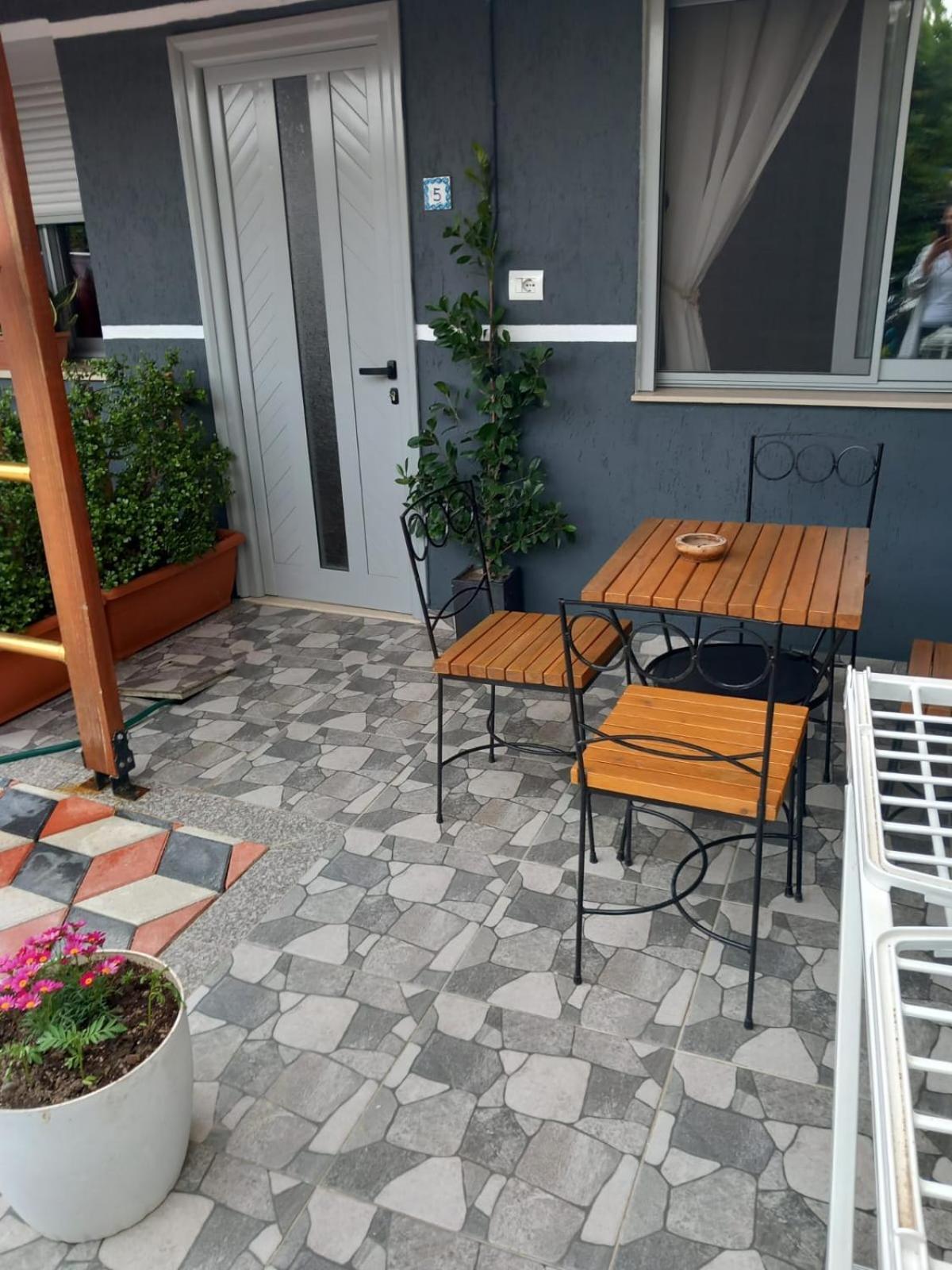 Villa Heljos Apartaments Vlorë Exteriör bild