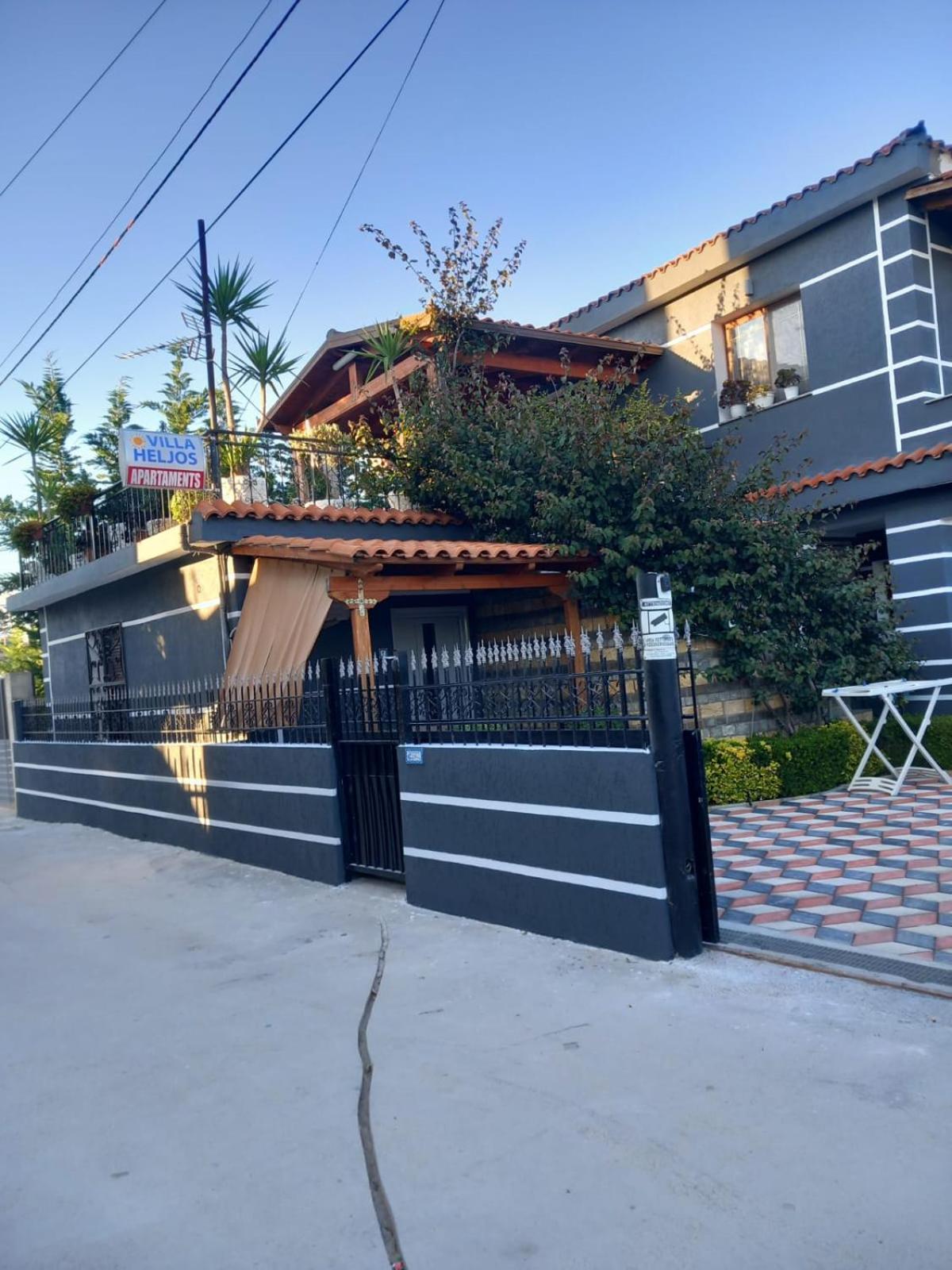 Villa Heljos Apartaments Vlorë Exteriör bild