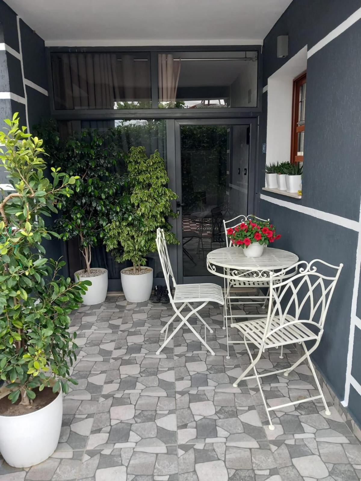 Villa Heljos Apartaments Vlorë Exteriör bild