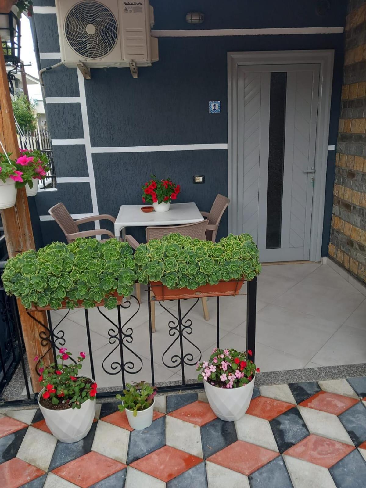 Villa Heljos Apartaments Vlorë Exteriör bild